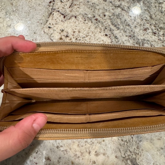 Chanel Caviar Zip Wallet (100% Authentic) - Picture 7 of 8